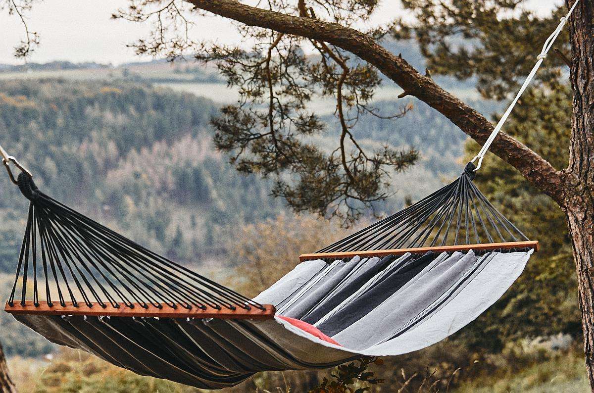 Bio Hngematte mit Holz Stab, fair trade Hngematten in Bio-Qualitt online  kaufen | Bettwaren in Bio-Qualitt